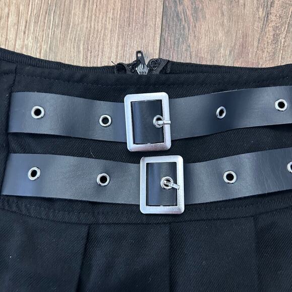 Y2K Gothic Black Pleated Mini Skirt Faux Leather Belt XS Social Collision Goth - Picture 2 of 4